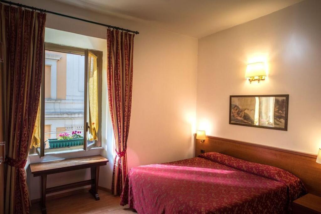 Domus Appia 154 B&B Рим Екстер'єр фото